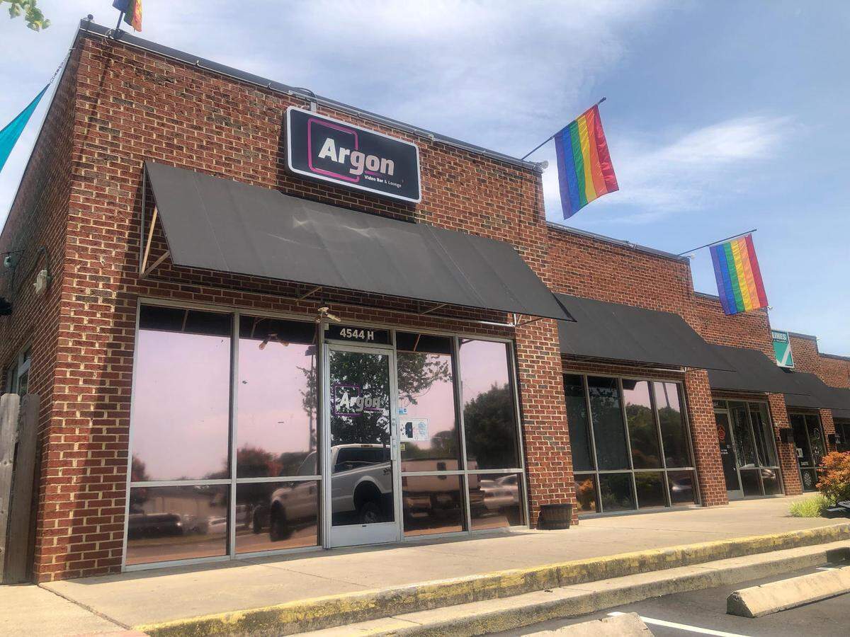 Bar Argon is an LGBTQ+ friendly video bar and lounge that hosts karaoke nights every Thursday.