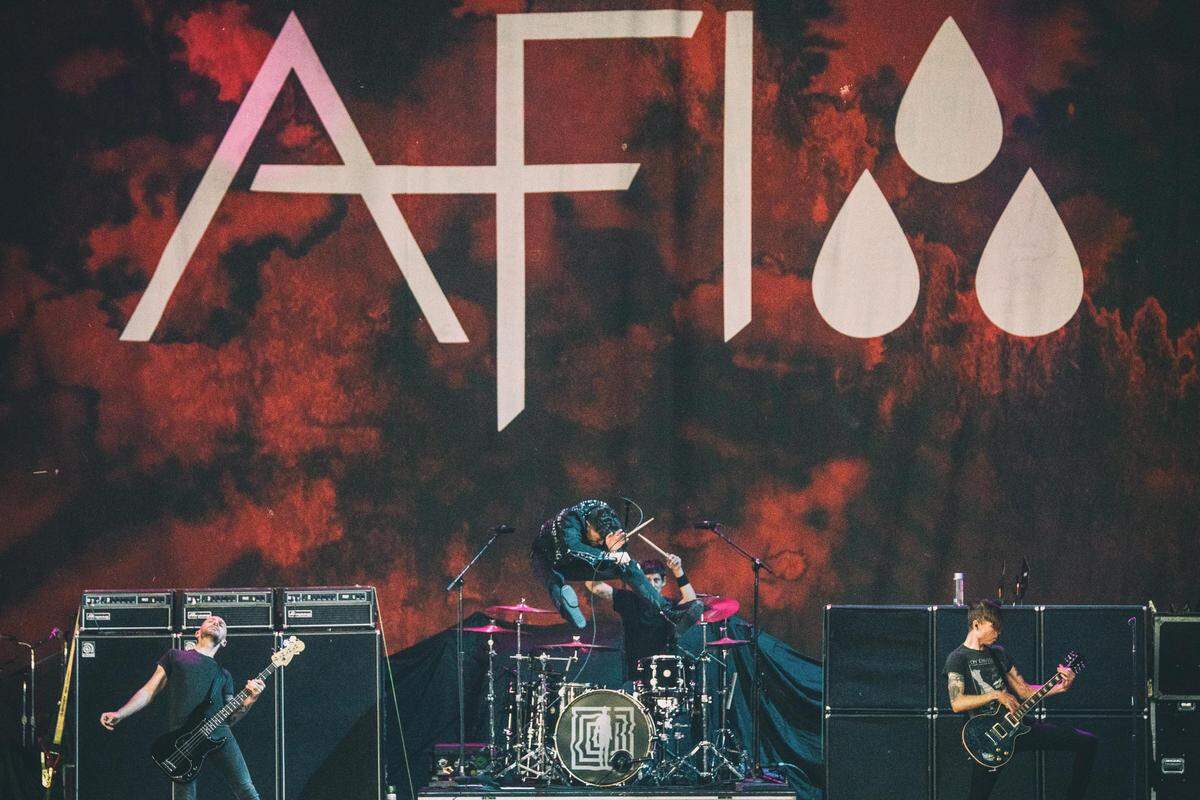 AFI performs at PNC Music Pavilion on Tuesday night.