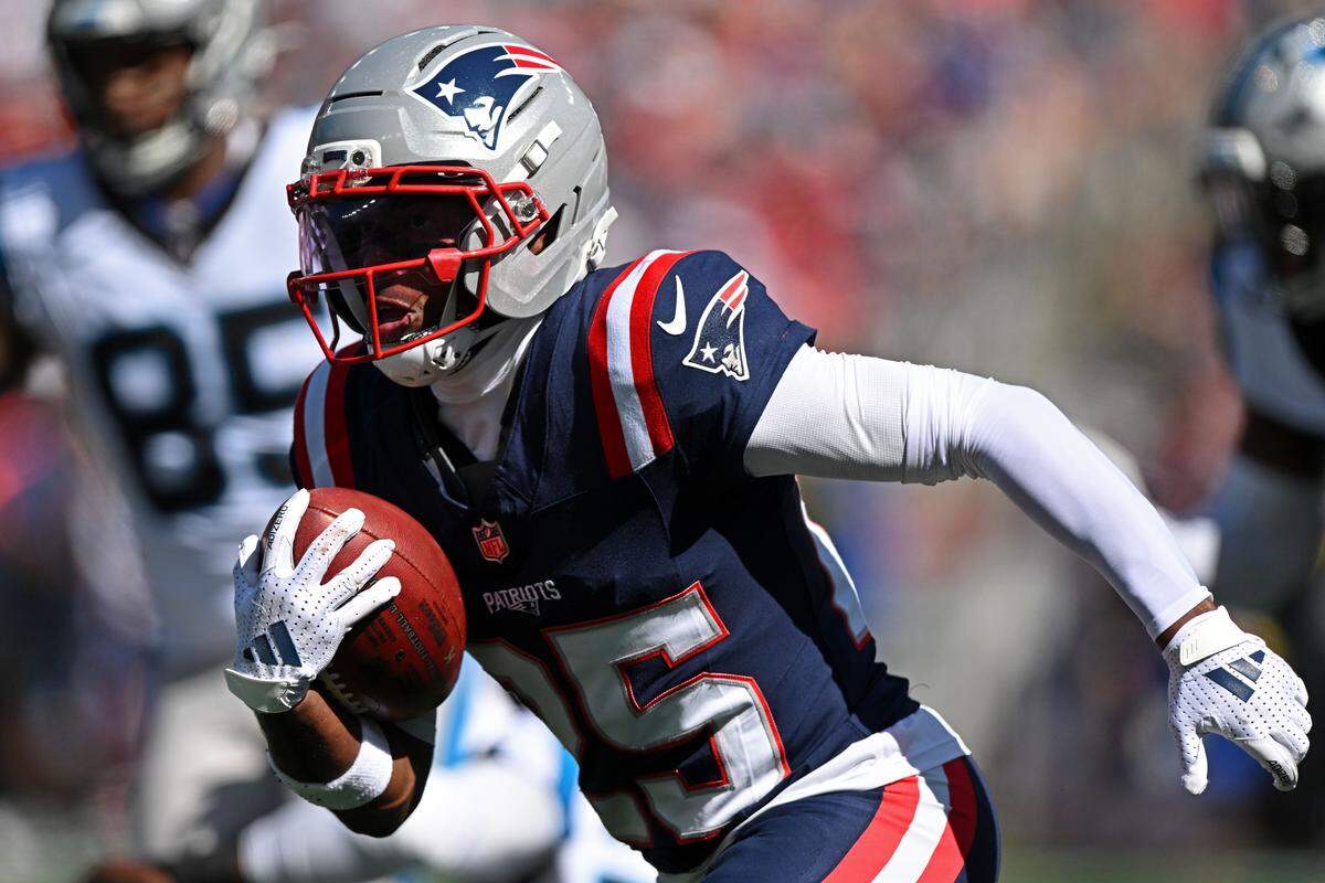 New England Patriots cornerback Marcus Jones (25) returns a punt for a touchdown against the Carolina Panthers on Sunday in Foxborough, Mass.