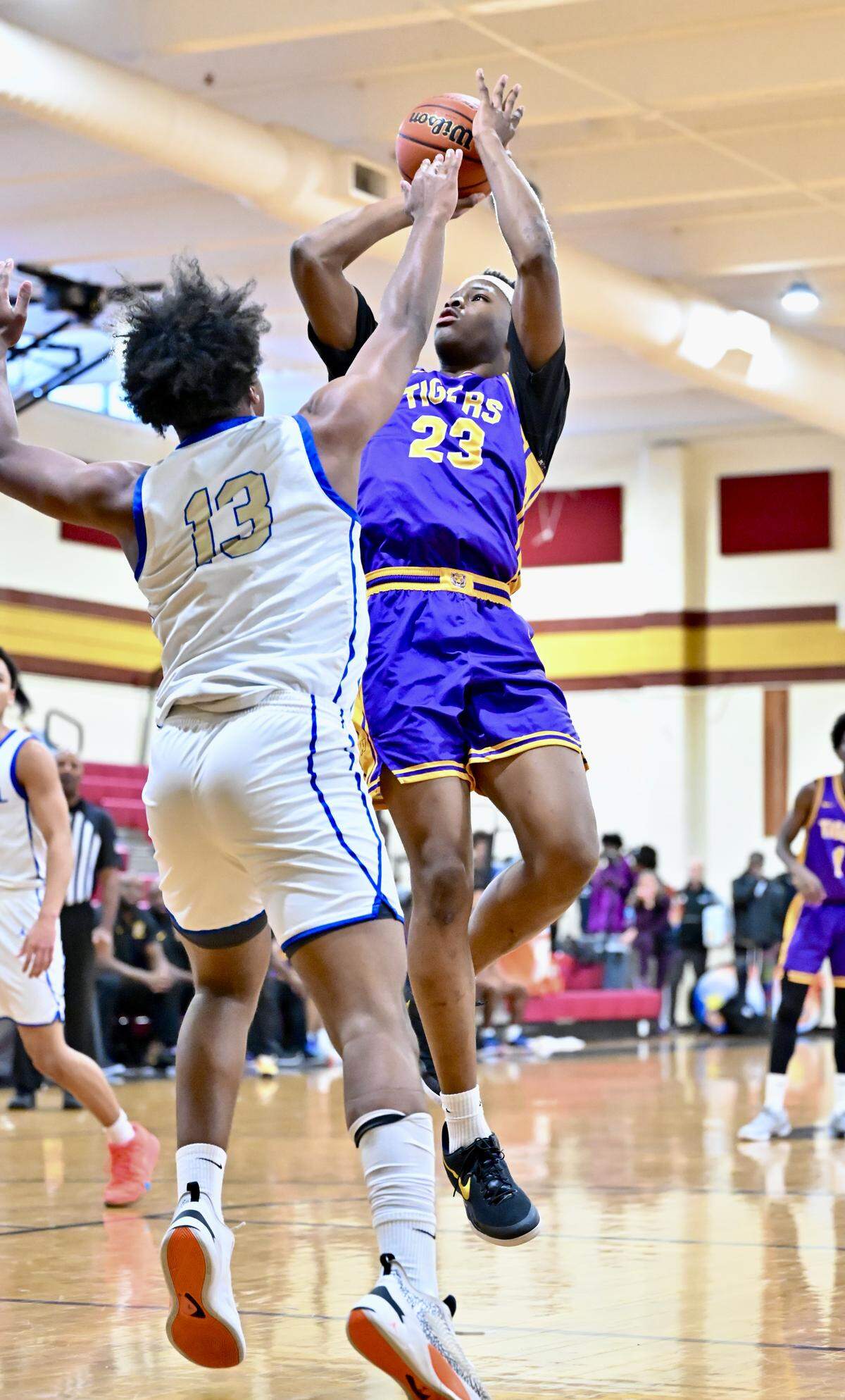 Wilson small forward Josh Leonard, the No. 1 recruit in South Carolina’s junior class, broke the Charlotte Hoops Challenge scoring record Saturday at Harding High School in Charlotte, North Carolina. 