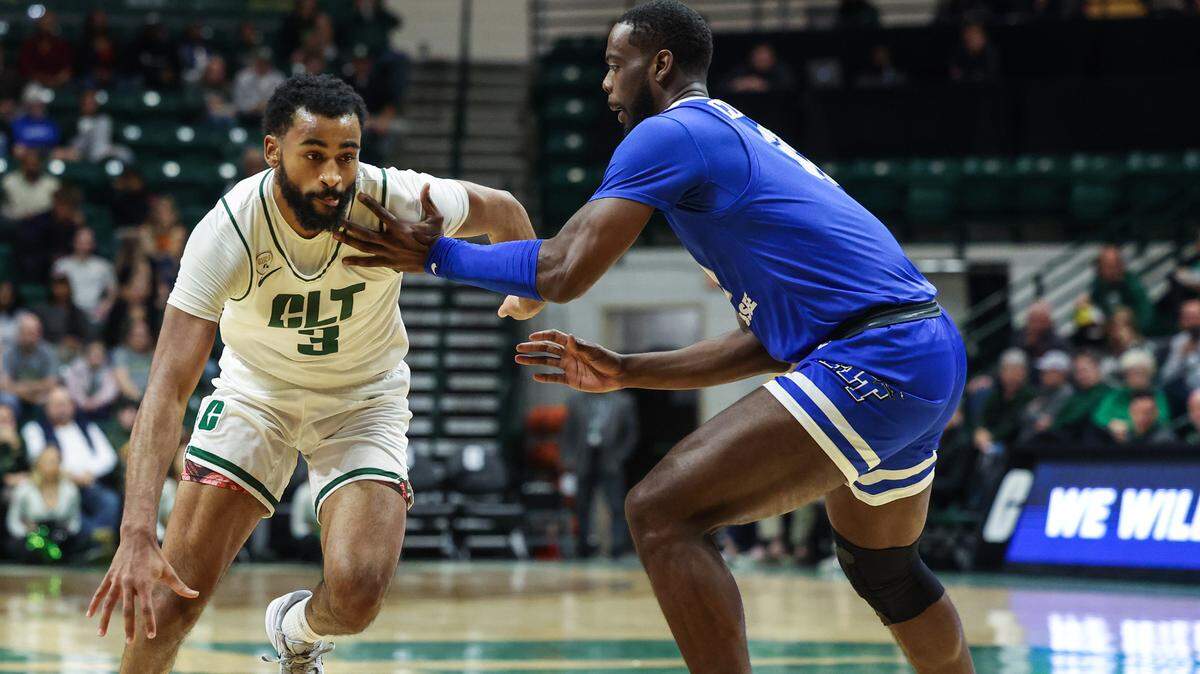 UNC Charlotte’s Brice Williams, left, driving past Middle Tennessee’s Jared Coleman-Jones during an early-season game against Middle Tennessee, leads the 49ers into this week’s Conference USA tournament.
