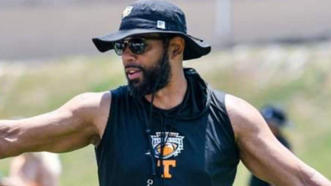 Garinger High names Independence High legend DeAngelo Lloyd as its new football coach