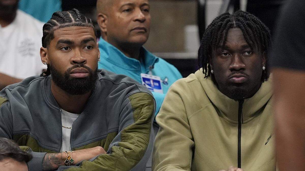 Charlotte Hornets center Nick Richards (4) and center Mark Williams (5) sit on the bench injured during the second quarter at Spectrum Center.