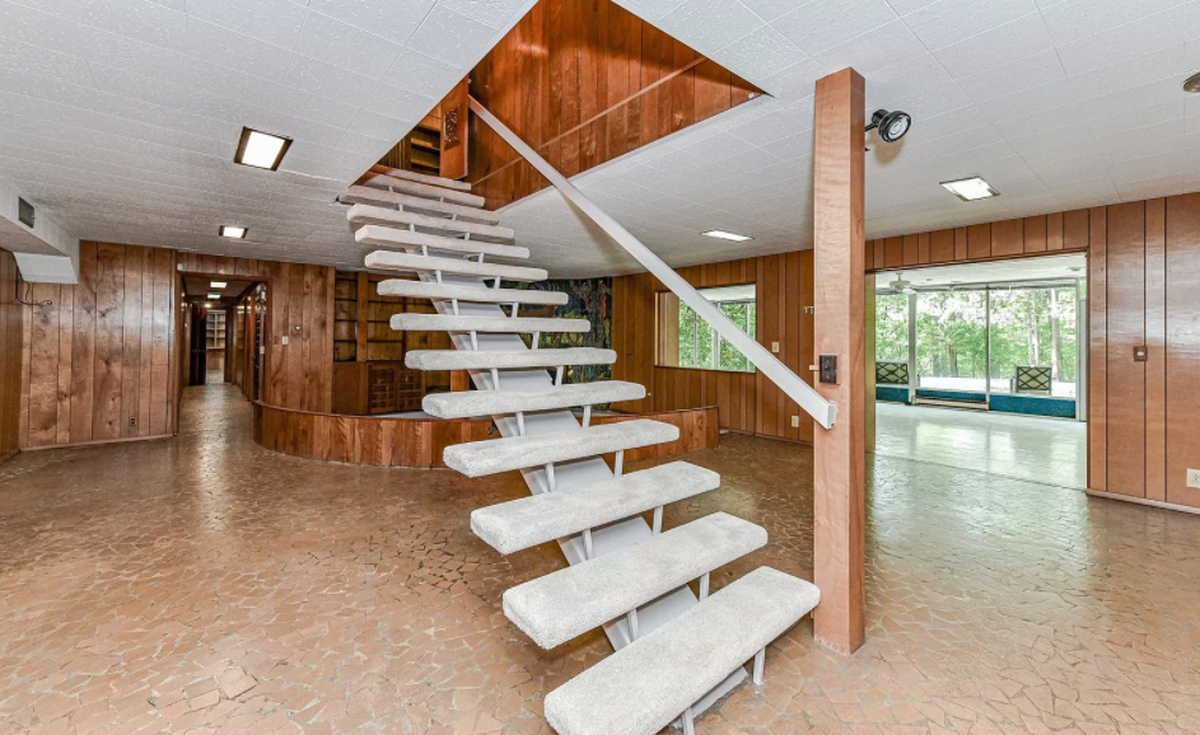 The floating stairs before renovations.