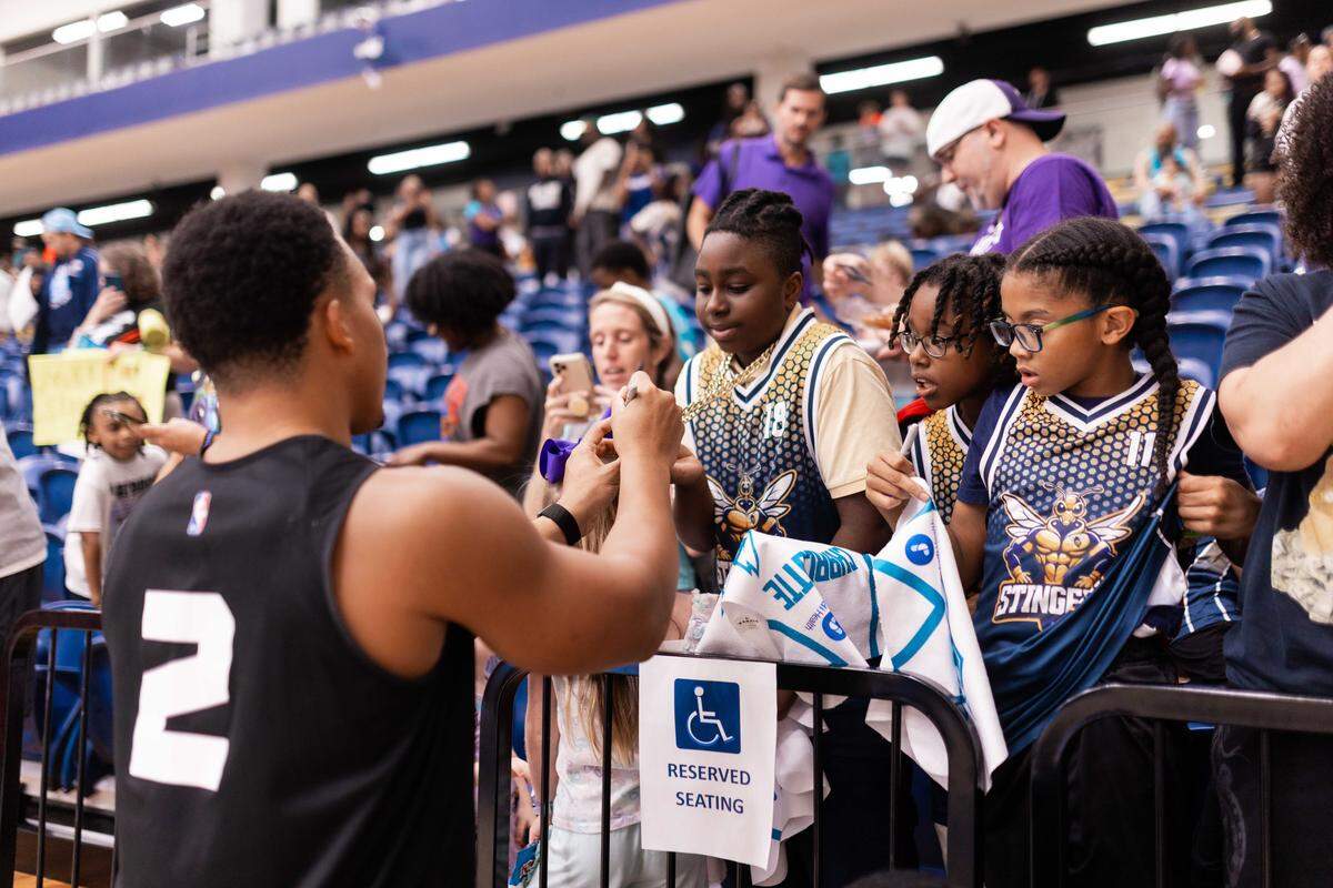 Charlotte Hornets forward Grant Williams signs autographs for fans on Oct. 7, 2025, at Queens University during team’s purple & teal scrimmage.