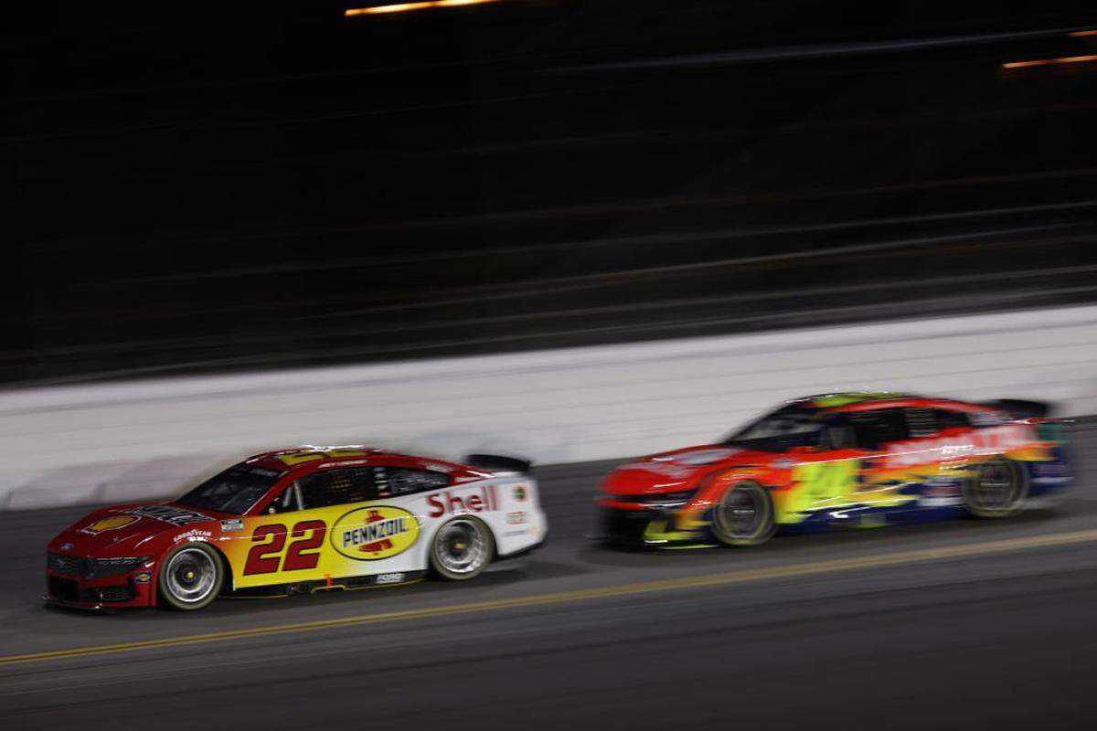 DAYTONA BEACH, FLORIDA - FEBRUARY 16: Joey Logano, driver of the #22 Shell Pennzoil Ford and William Byron, driver of the #24 Axalta Chevrolet race during the NASCAR Cup Series Daytona 500 at Daytona International Speedway on February 16, 2025 in Daytona Beach, Florida. (Photo by James Gilbert/Getty Images)