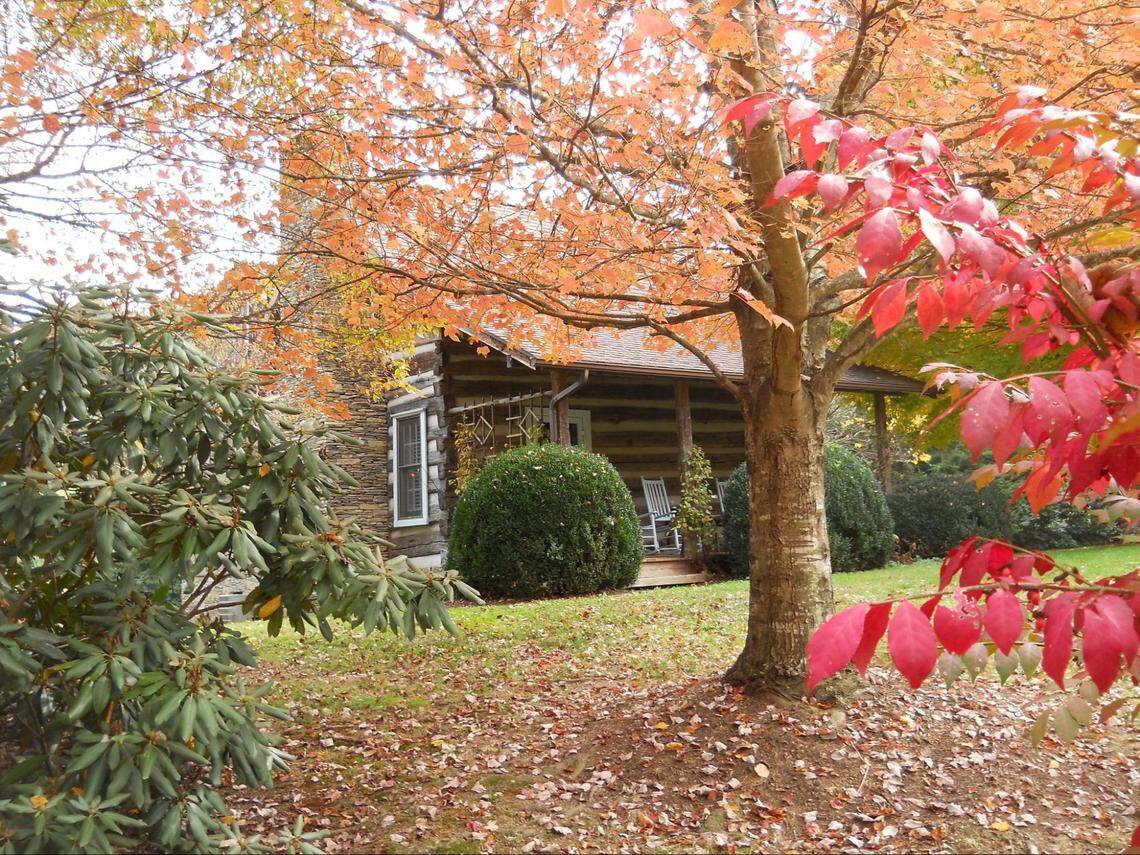 Boyd Mountain Log Cabins overlooks the Smoky Mountains and has three stocked fishing ponds and four miles of marked hiking trails.