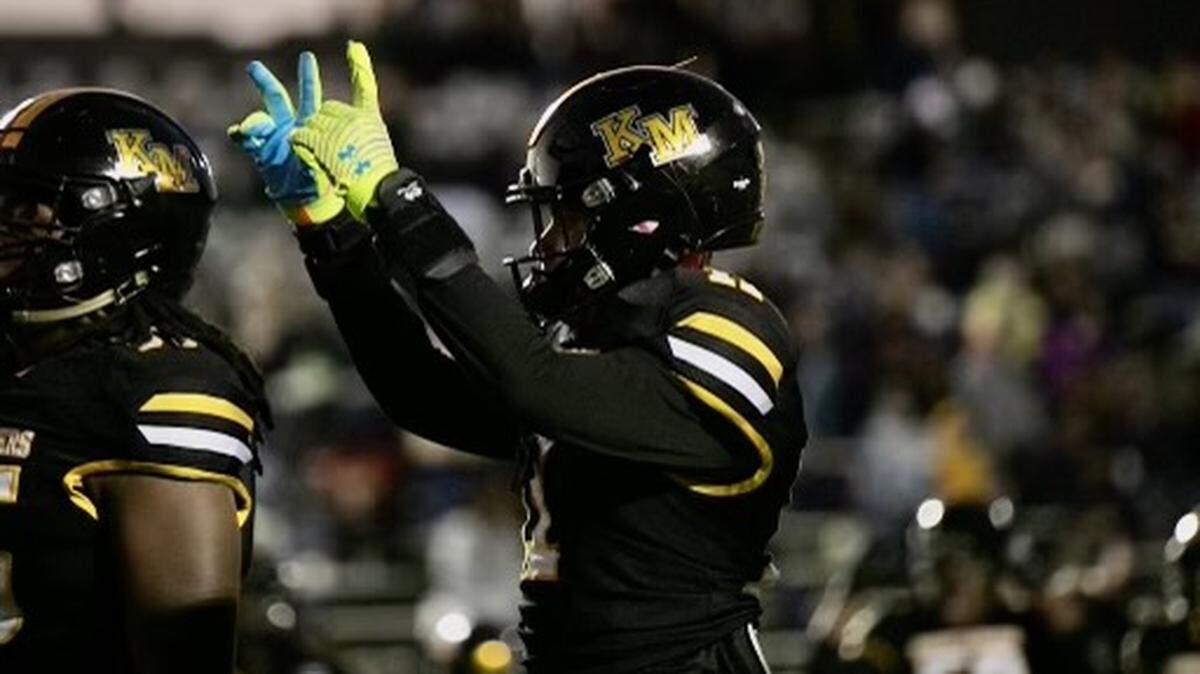 Antonio Armstrong hypes up his team as they take the lead in the first quarter