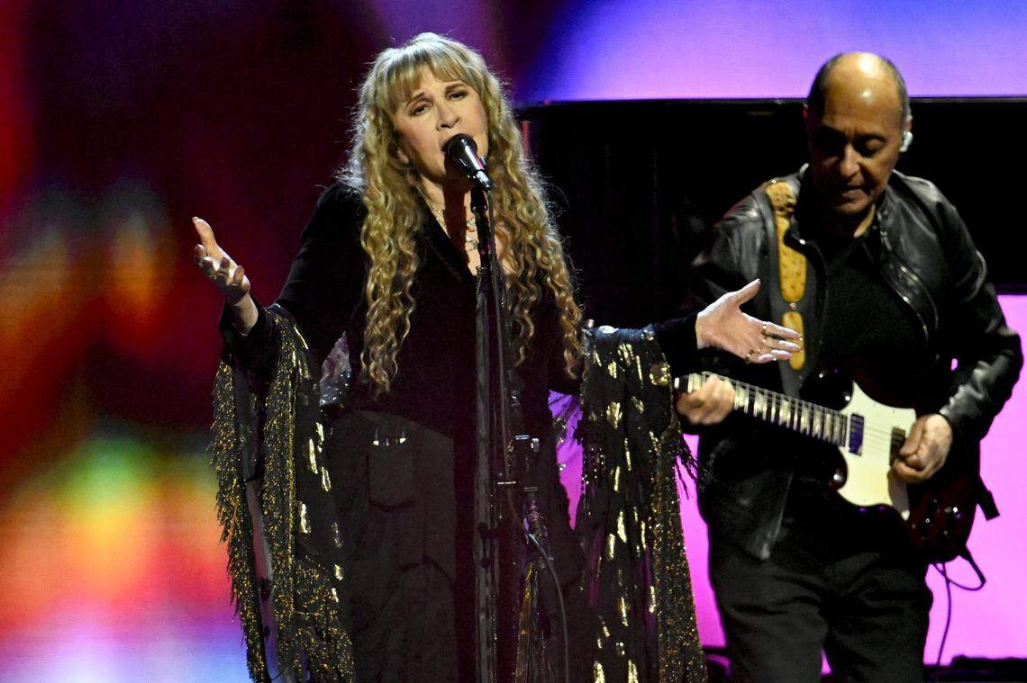 INGLEWOOD, CALIFORNIA - JANUARY 30: Stevie Nicks performs onstage during the FIREAID Benefit Concert for California Fire Relief at The Kia Forum on January 30, 2025 in Inglewood, California. (Photo by Scott Dudelson/Getty Images for FIREAID)