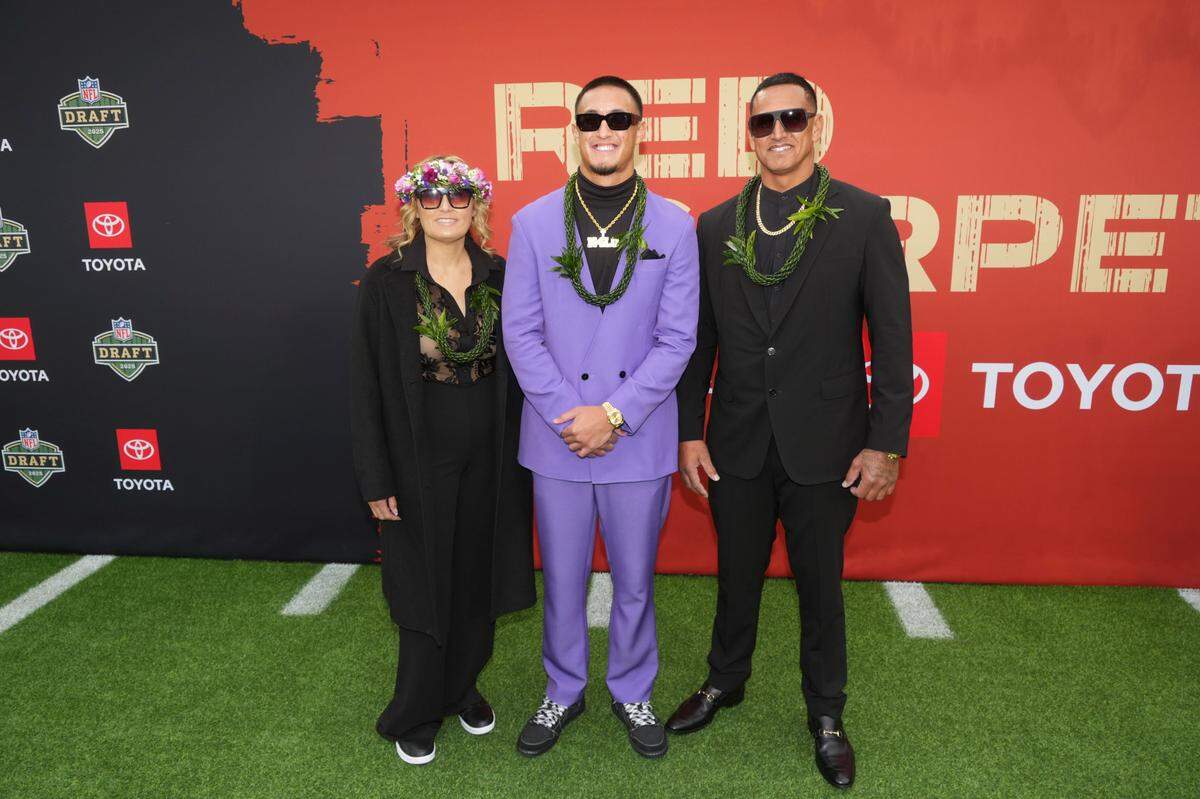 Arizona Wildcats wide receiver Tetairoa McMillan with his parents, Shawn Dutro and Wyatt McMillan, on the red carpet before the 2025 NFL Draft at Lambeau Field. Kirby Lee-Imagn Images