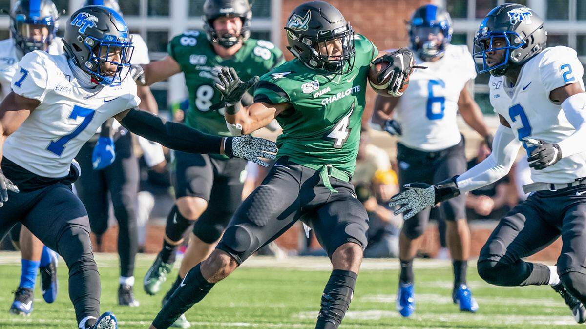 Charlotte’s Cameron Dollar (4) caught three passes for 90 yards Saturday against Middle Tennessee. JONATHAN AGUELLO