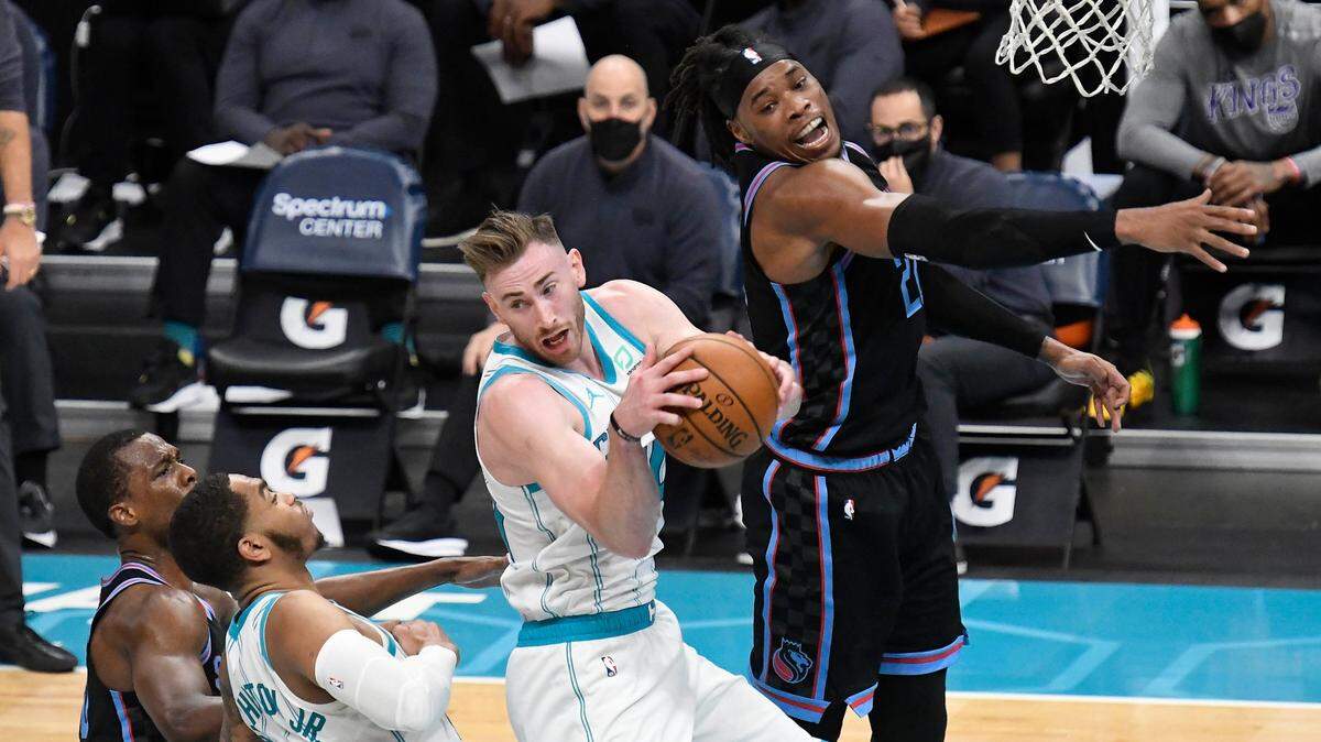 Charlotte Hornets forward Gordon Hayward (20) grabs a rebound past Sacramento Kings center Richaun Holmes (22) in the first half at the Spectrum Center on Monday, March 15, 2021.