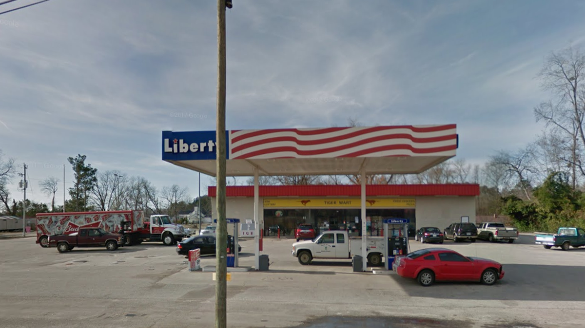 This is the convenience store the suspect is accused of breaking into in Clio, South Carolina.