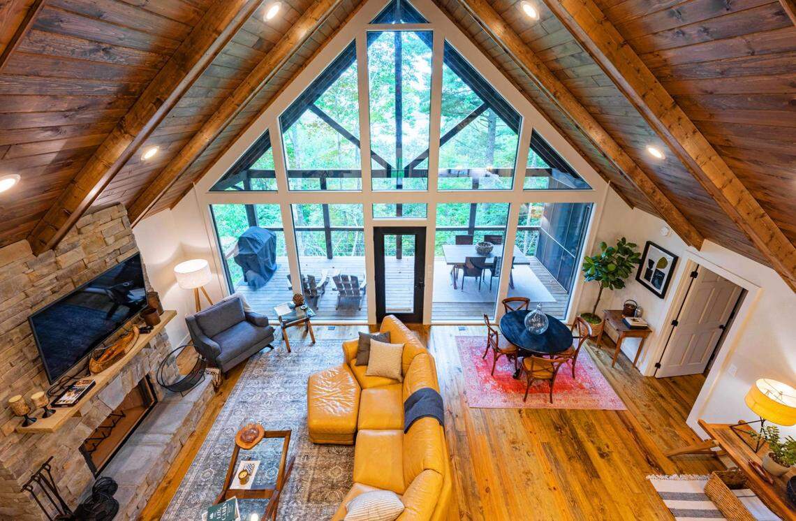 Lakes End at Lake Nantahala has features like the Lakes End Café & Grill, the Rustic Market and an Adventure Store.