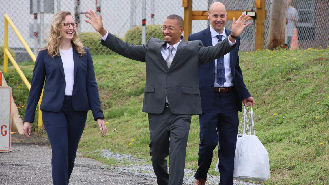 Anthony Willis, center, exits Gaston Correctional Center in Dallas, N.C. in March 2022 after being granted clemency by Gov. Roy Cooper. Alongside him are Adelyn Curran, left, of Duke Law’s pro bono NC Clemency Project and Duke Law professor Jamie Lau, right. They successfully petitioned Cooper for a commutation of Willis’ life sentence.