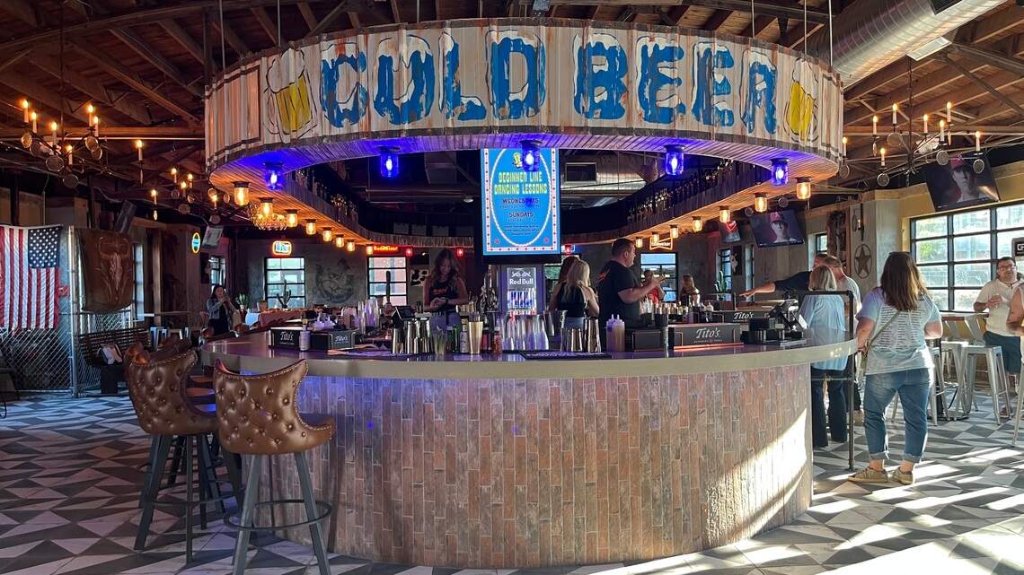 A Western bar from the ’80s and ’90s is back in Charlotte. Here’s when it opens