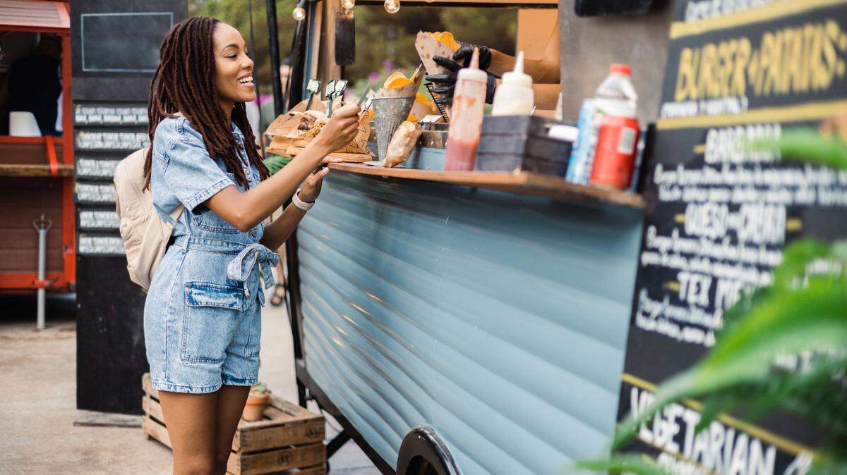 Help CharlotteFive find the best food truck in Charlotte, Lake Norman, Matthews, Belmont and more with our Readers Choice poll.