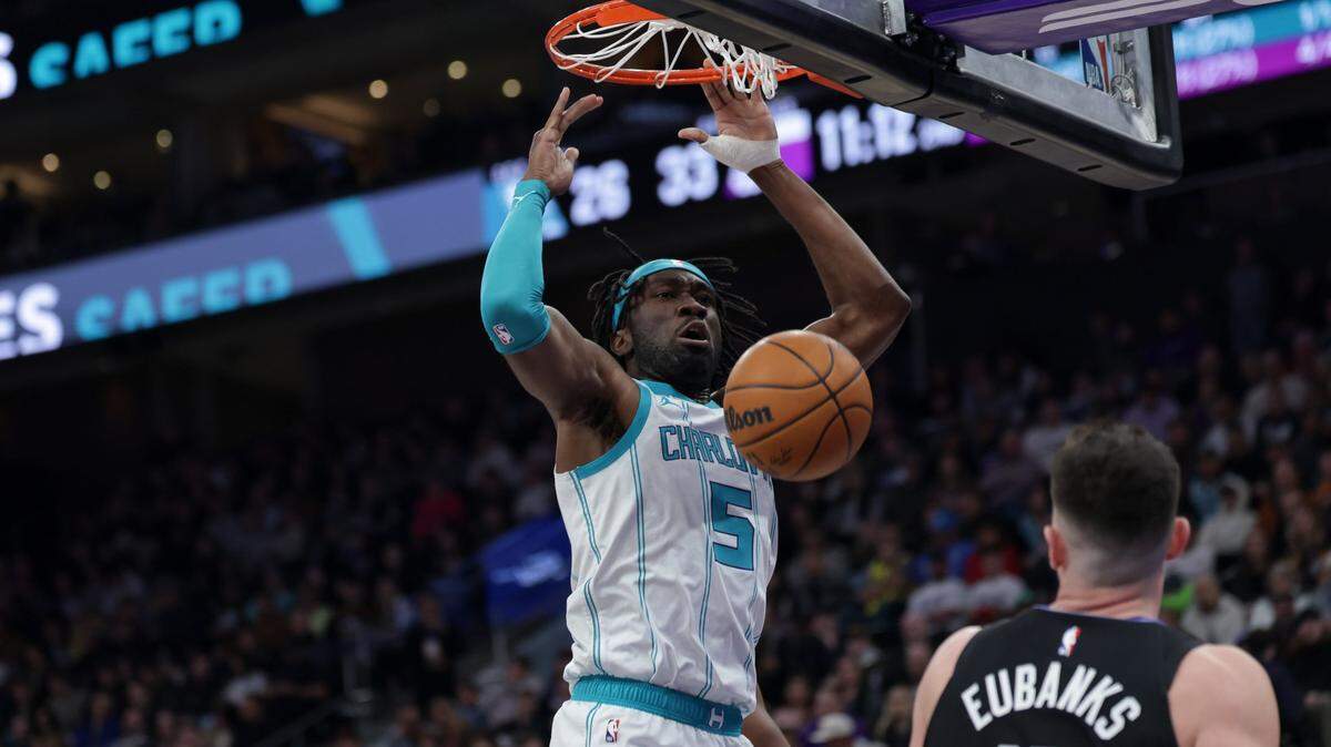 Charlotte Hornets center Mark Williams (5) dunks against the Utah Jazz during the second quarter at Delta Center.
