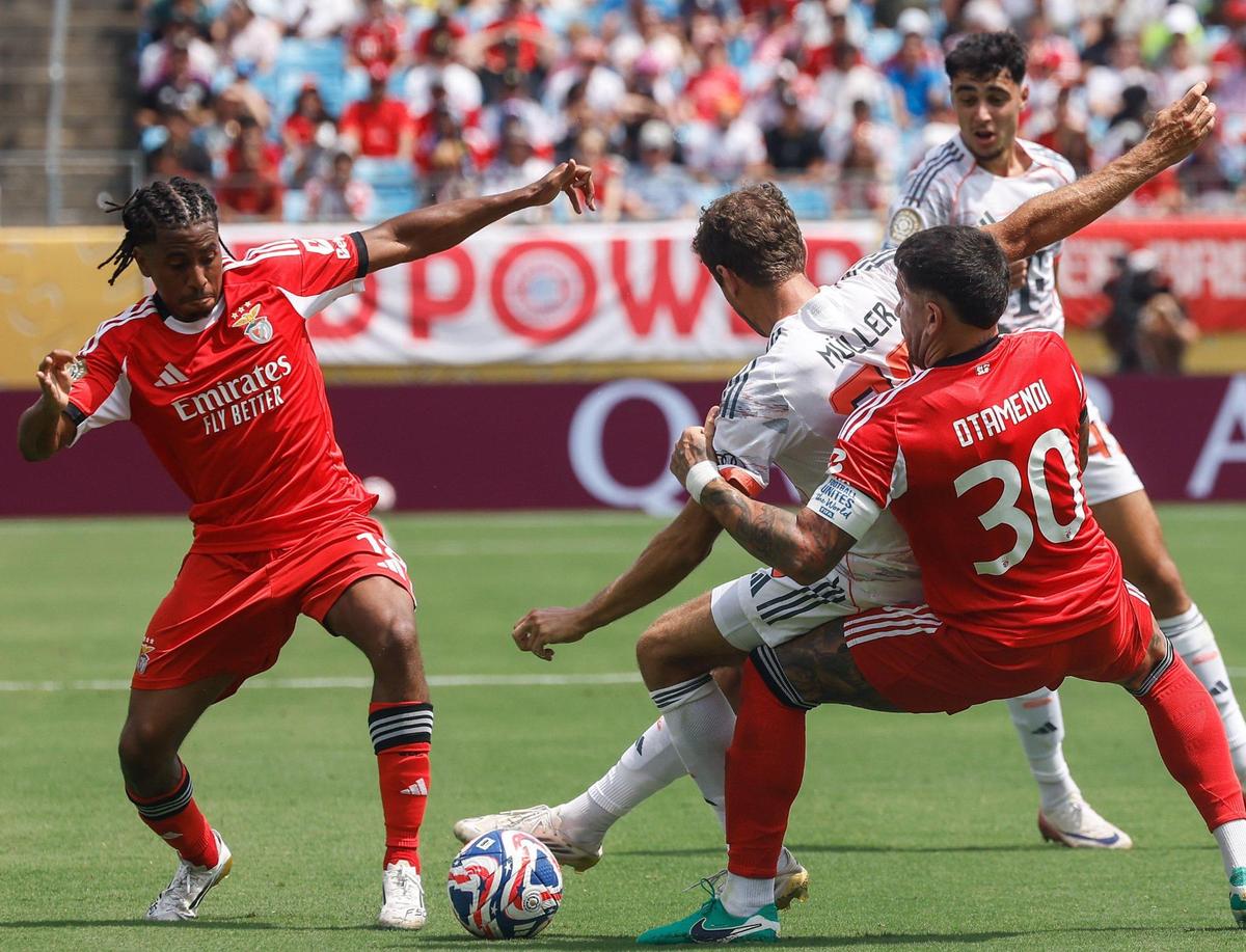 S.L. Benfica’s midfielder Leandro Barreiro, far left, goes after the ball as teammate Nicolas Otamendi pulls Bayern München’s Thomas Mueller away during the FIFA Club World Cup at Bank of America Stadium in Charlotte, NC on Tuesday, June 24, 2025.