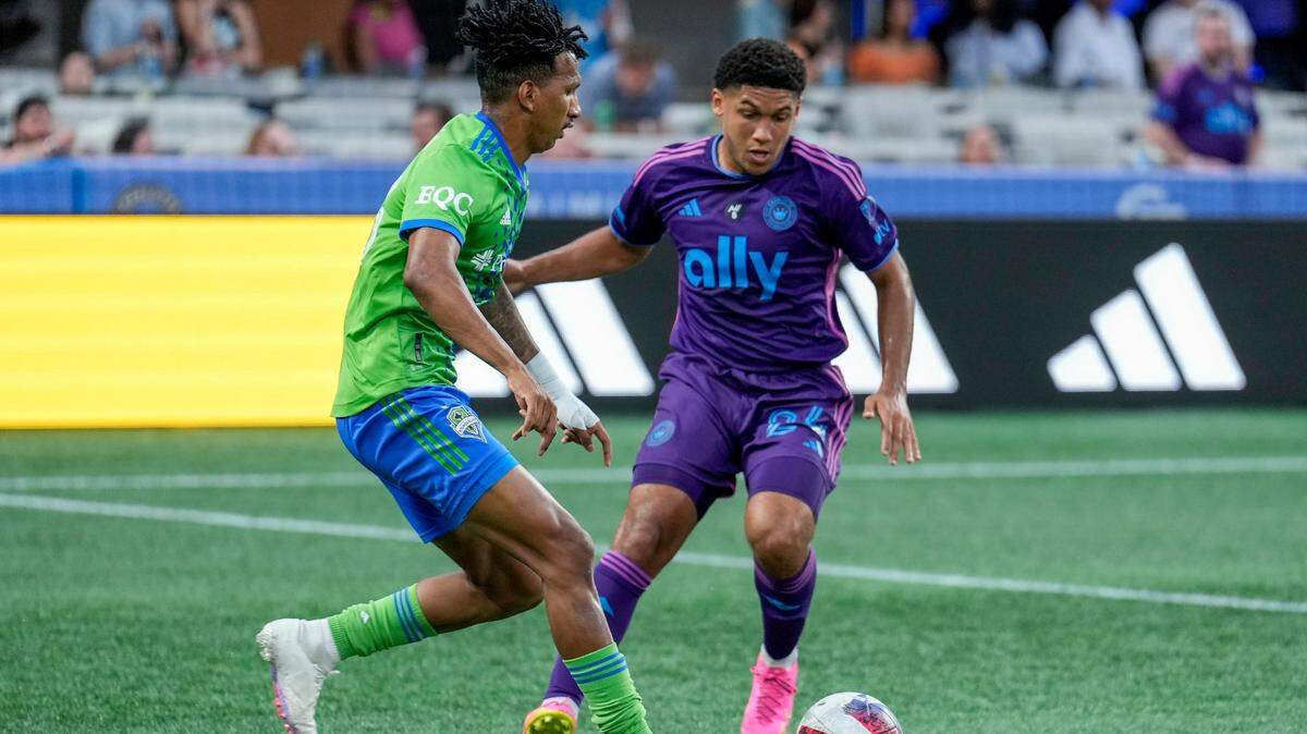 Seattle Sounders midfielder Leo Chu (23) tries to elude Charlotte FC defender Jaylin Lindsey (24) during Saturday’s first half at Bank of America Stadium. Jim Dedmon-USA TODAY Sports