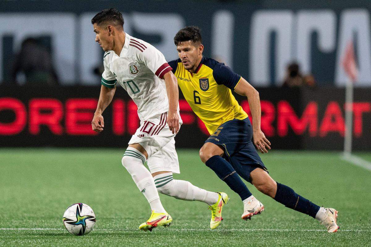 Mexico forward Uriel Antuna (10) is pressured by Ecuador defender Christian Cruz (6) during the first half of an international friendly soccer match in Charlotte on Wednesday.
