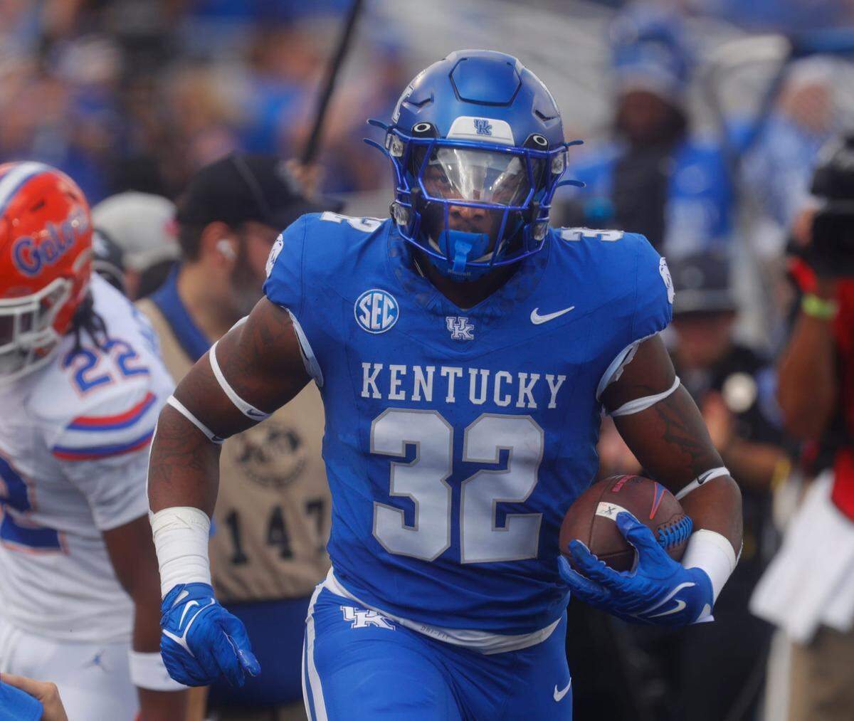 Kentucky’s Trevin Wallace recovers the fumble and moves the ball against Florida Saturday afternoon. Sept. 30, 2023