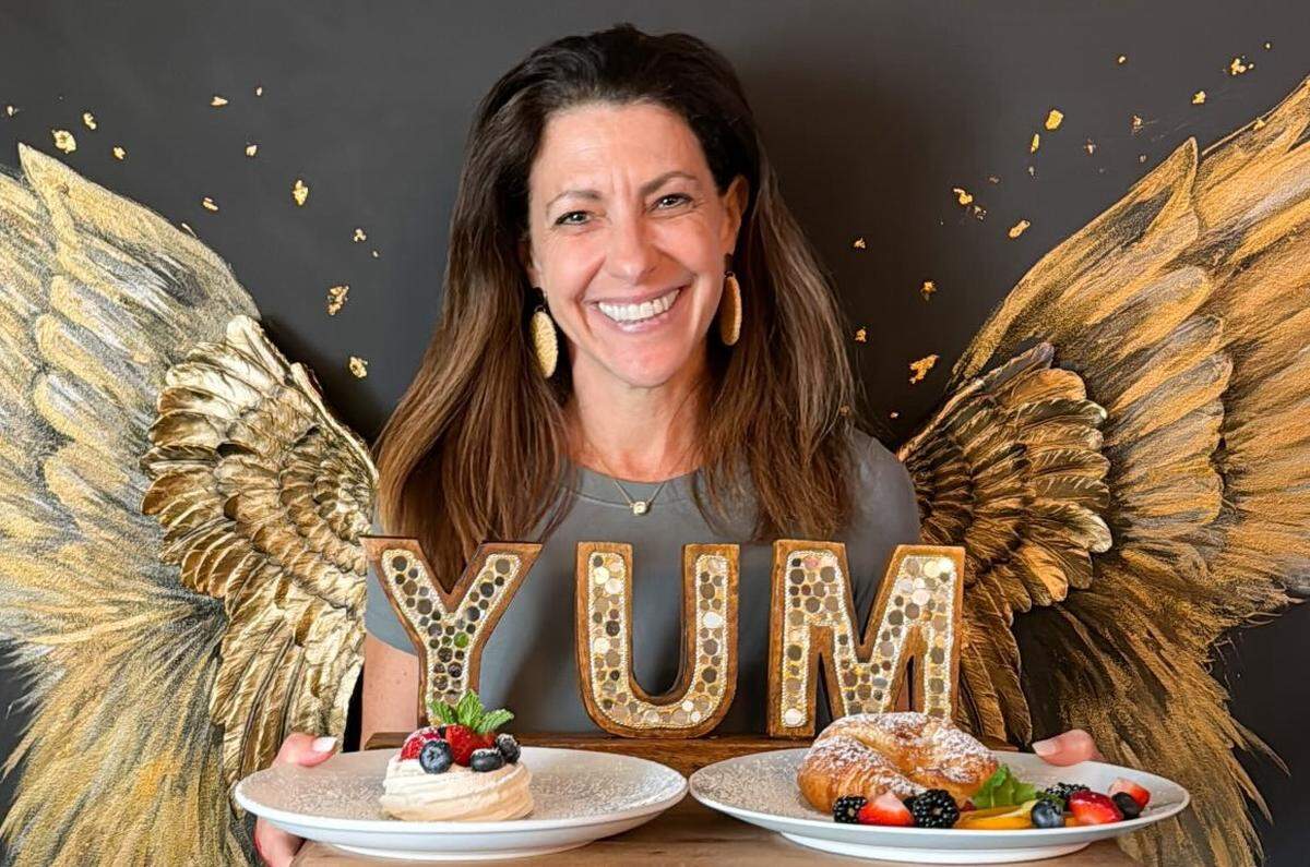 CLT Food Girl Amy Strasser heads to Deluxe Fun Dining for dynamic presentations.