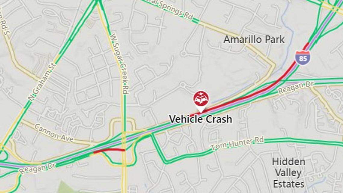 Crash closes four lanes on Interstate 85 in Charlotte Saturday night