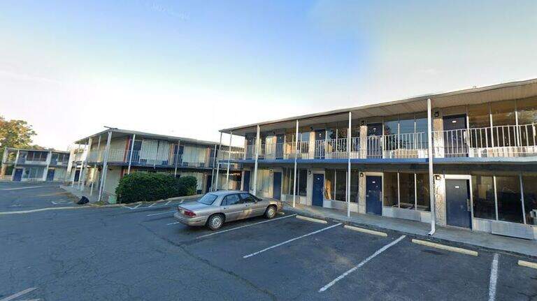 Charlotte OKs plan to buy, demolish 2 aging motels, paving a way for affordable housing