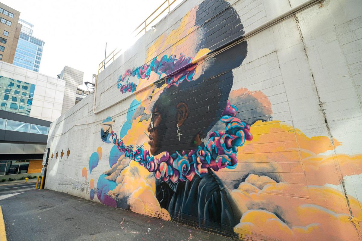 “Fly Girl” at West 4th Street across from Pearl Dentistry along a loading dock by Sloane Siobhan, 2019.