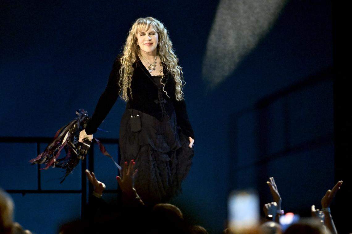 INGLEWOOD, CALIFORNIA - JANUARY 30: Stevie Nicks performs onstage during the FIREAID Benefit Concert for California Fire Relief at The Kia Forum on January 30, 2025 in Inglewood, California. (Photo by Scott Dudelson/Getty Images for FIREAID)