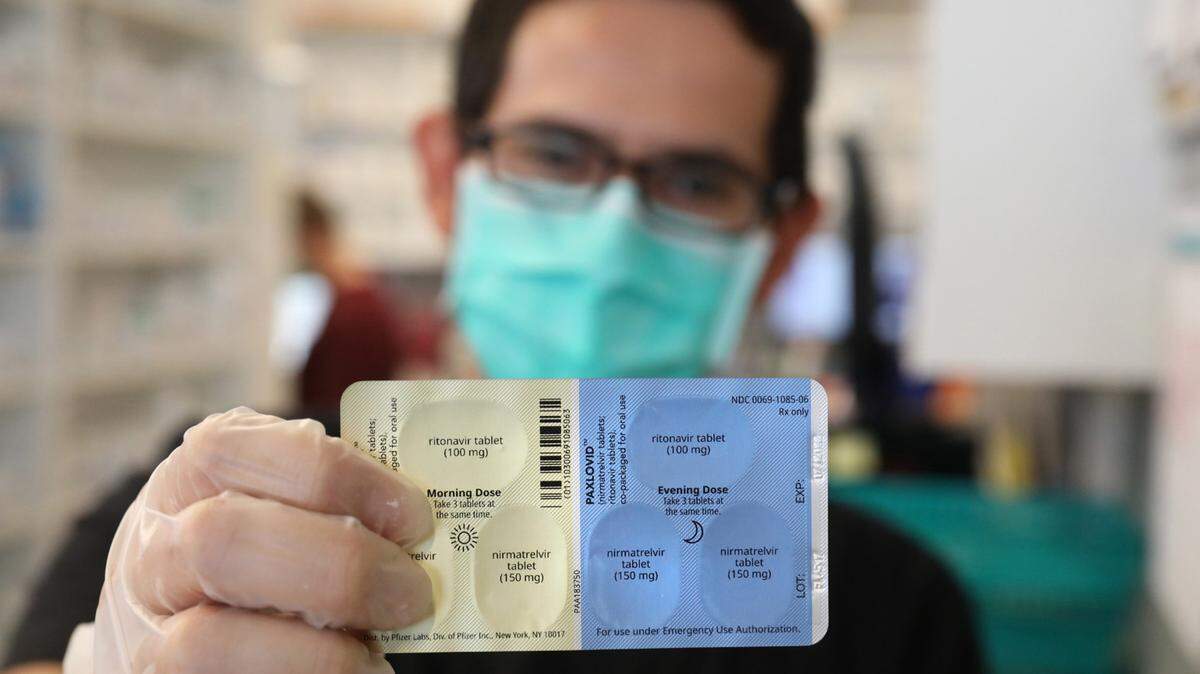 SureCare Pharmacy manager Oscar Uribe shows off a package of Pfizer Paxlovid pills inside of Esperanza Health Center in Chicago’s Brighton Park neighborhood on Thursday, Jan. 13, 2022. Pfizer’s Paxlovid is a treatment for COVID-19.