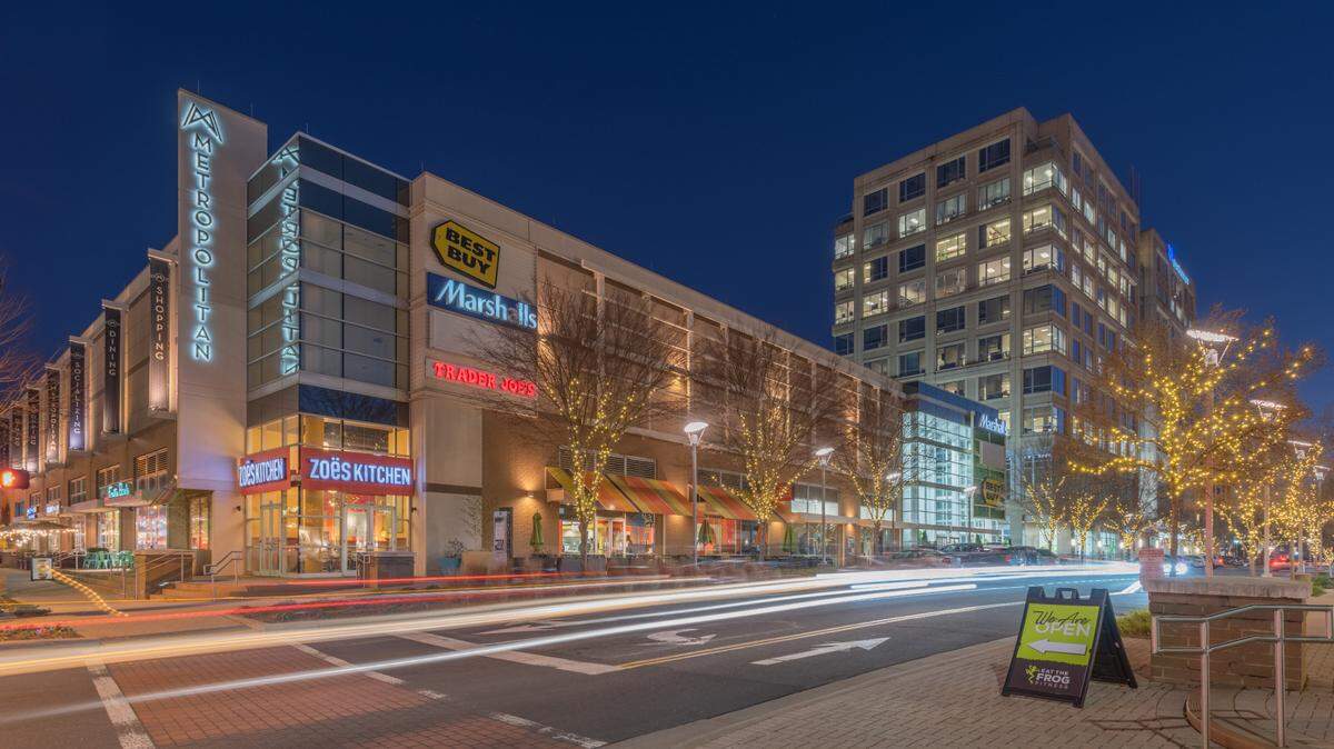 Charlotte City Council OK’d plans from the new owner of the Metropolitan shopping center to build up to 330 multifamily units next door.