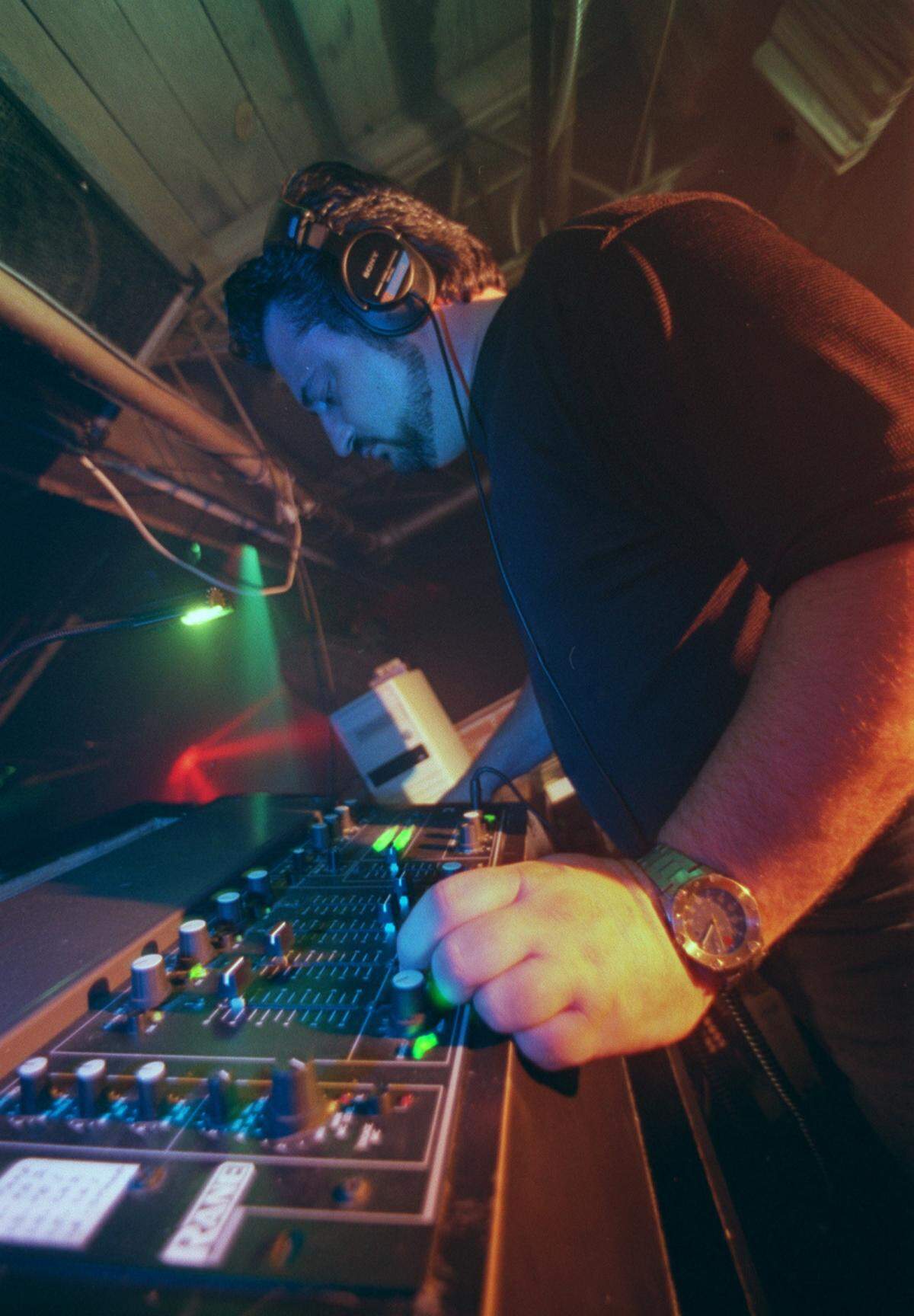Andy Kastanas DJs at Mythos on August 24, 1999. Kastanas, a sometime DJ, built a network of clubs and bars that packed in the crowds for years. At the time, he owned Mythos, Cosmos, and Salamandra, along with a few partners.