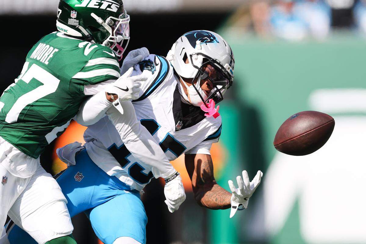 New York Jets defensive back Malachi Moore (27) punches the ball away from Carolina Panthers wide receiver Jimmy Horn Jr. (15) in the second quarter on Sunday in New Jersey.
