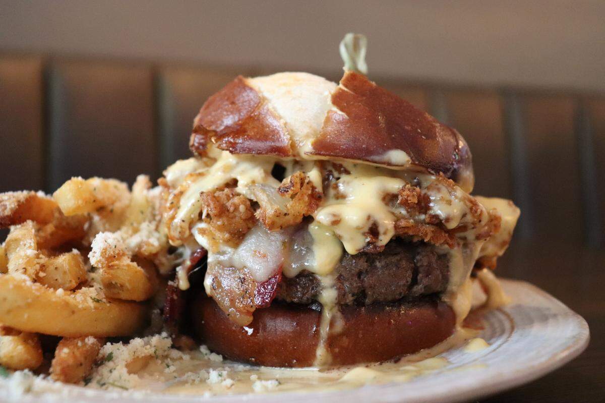 Cowbell Burger’s Ultimate Chzburger.