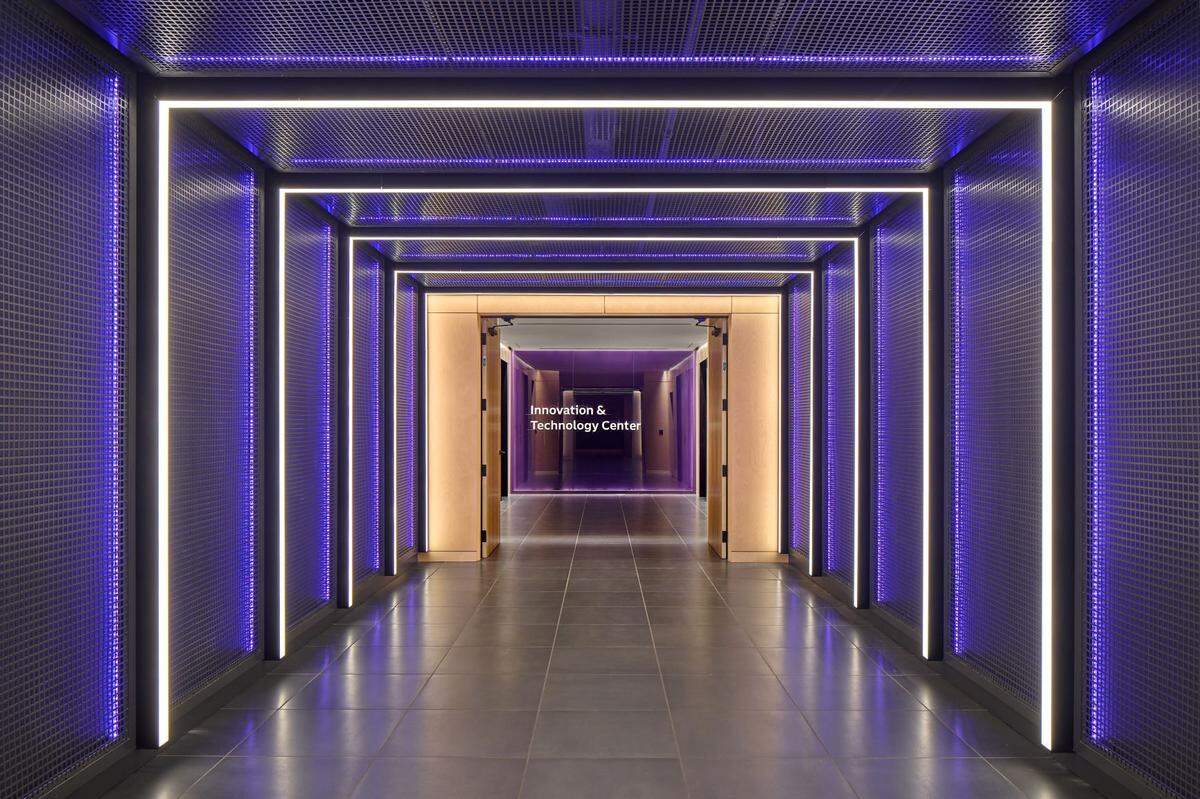 The new center at Truist’s uptown headquarters will “propel (the bank) into the future” of digital banking, its chief information officer said. A recent consumer survey on mobile and online banking showed the bank lagged behind its peers.