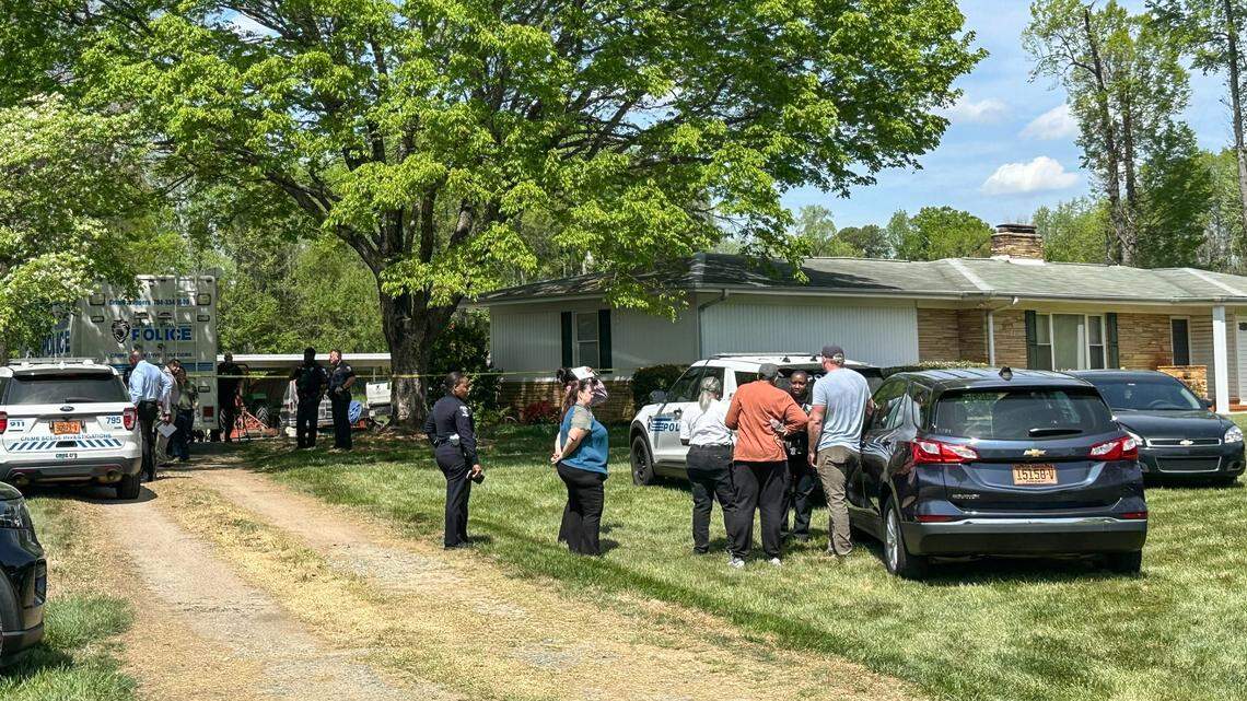 Charlotte-Mecklenburg police investigating man’s death at home on The Plaza