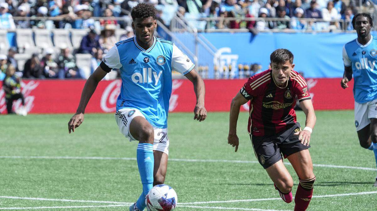 Charlotte FC defender Adilson Malanda (29) takes control of the ball chased by Atlanta United midfielder Luiz Araujo (10) during the first half at Bank of America Stadium in Charlotte, N.C., on Saturday, March 11, 2023