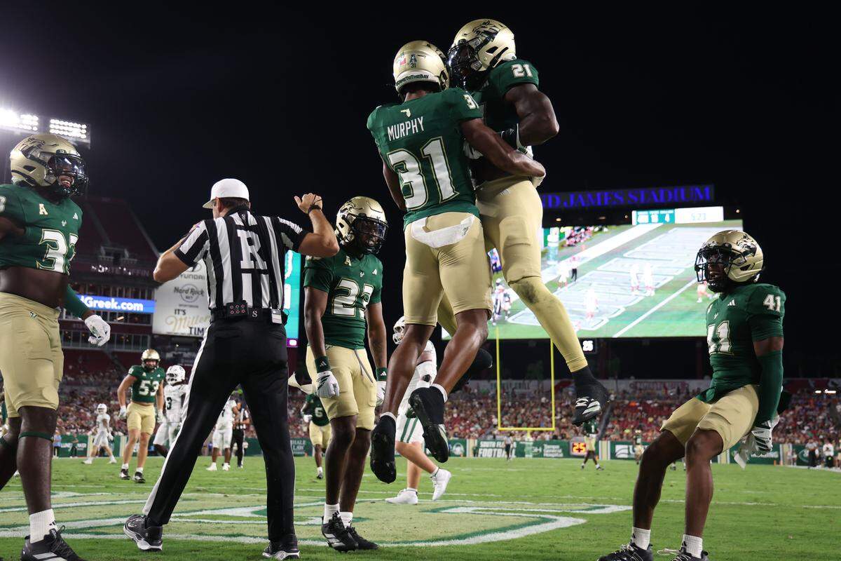 South Florida Bulls defensive back Jair Murphy (31) is congratulated after he blocks a punt for a safety during the first quarter against the Charlotte 49ers at Raymond James Stadium. 