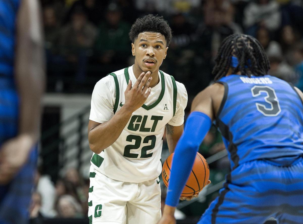 Charlotte Junior guard Jaehshon Thomas (22) calls a play as he brings the ball into the backcourt. Charlotte would host the Memphis Tigers in an American Athletic Conference game on January 19, 2025.