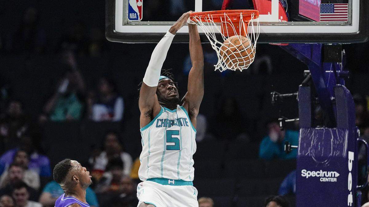 Charlotte Hornets center Mark Williams (5) gets a dunk over Utah Jazz center Oscar Tshiebwe (34) during the second half at Spectrum Center.