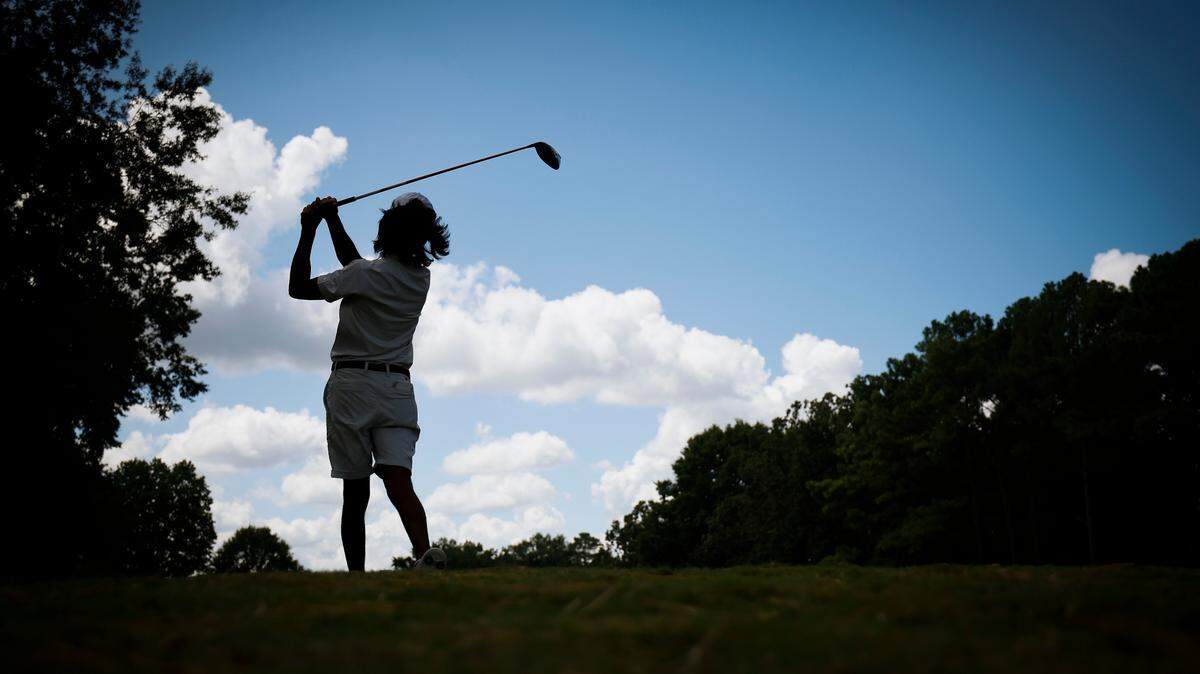 Florida A&M’s Jacob Uyesato tees of on the first during the Charlie Sifford Centennial Cup at Quail Hollow Club in Charlotte, N.C., Monday, Aug. 29, 2022.