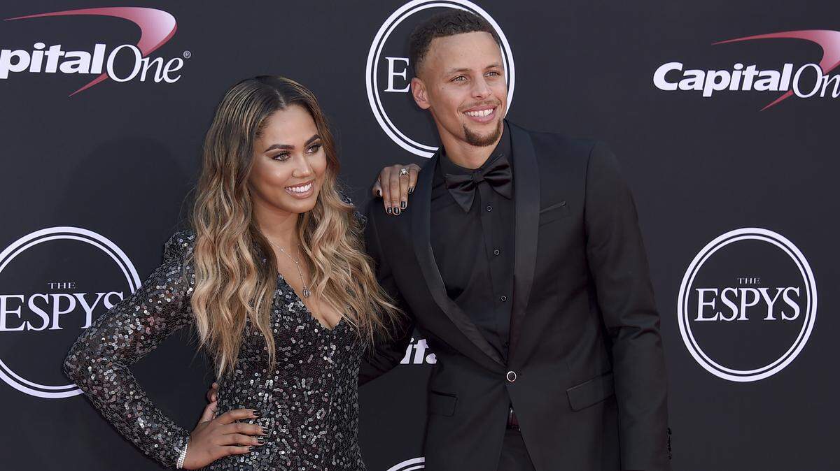 NBA basketball player Stephen Curry of the Golden State Warriors, right, and Ayesha Curry arrive at the ESPYS at the Microsoft Theater on Wednesday, July 12, 2017, in Los Angeles. (Photo by Jordan Strauss/Invision/AP)