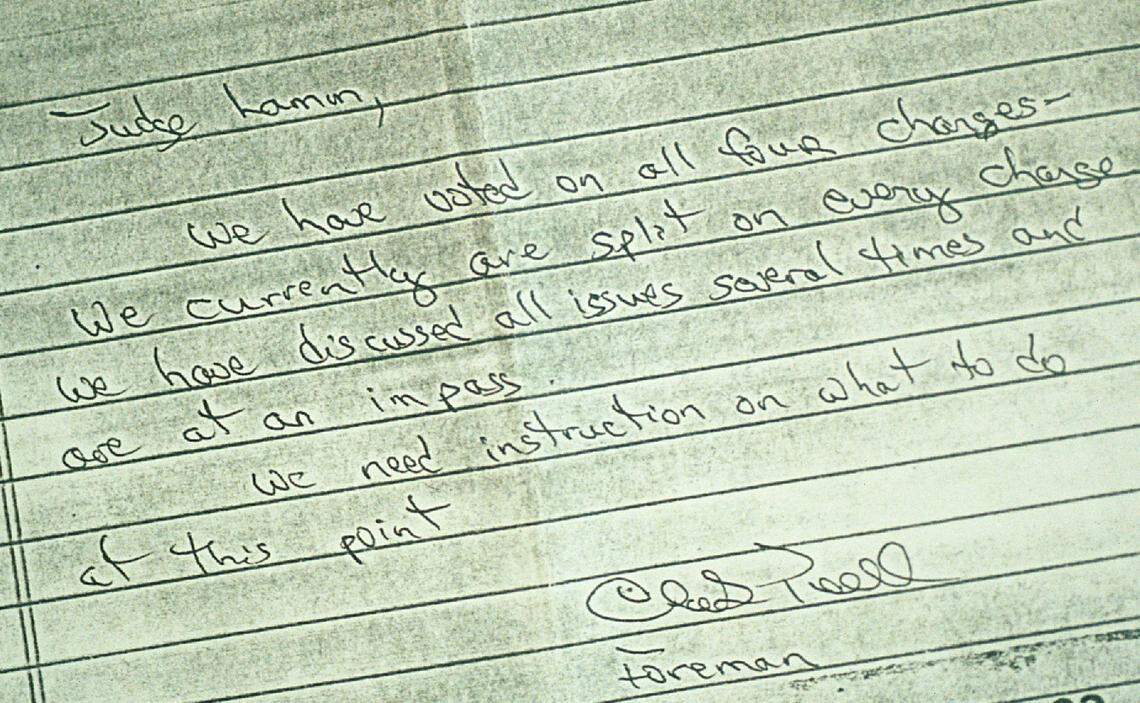 A copy of the note delivered to Judge Charles Lamm from the jury foreman in the Rae Carruth capital murder trial, saying the jury was at an “impass.” Lamm sent them back to try again. Jury foreman Clark Pennell said he would have spelled the word “impasse” correctly if he had known the note would become public.