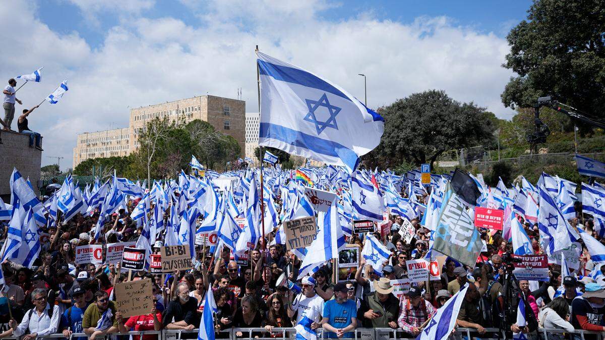 Israelis protest against Prime Minister Benjamin Netanyahu’s judicial overhaul plan outside the parliament in Jerusalem, Monday, March 27, 2023.