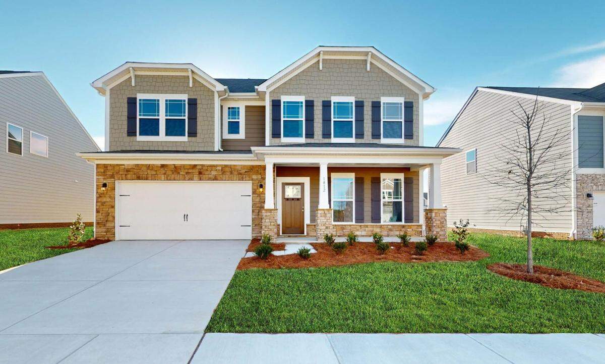 M/I Homes’ Bellamore community in York, S.C., will feature 144 townhomes and 126 single-family homes.