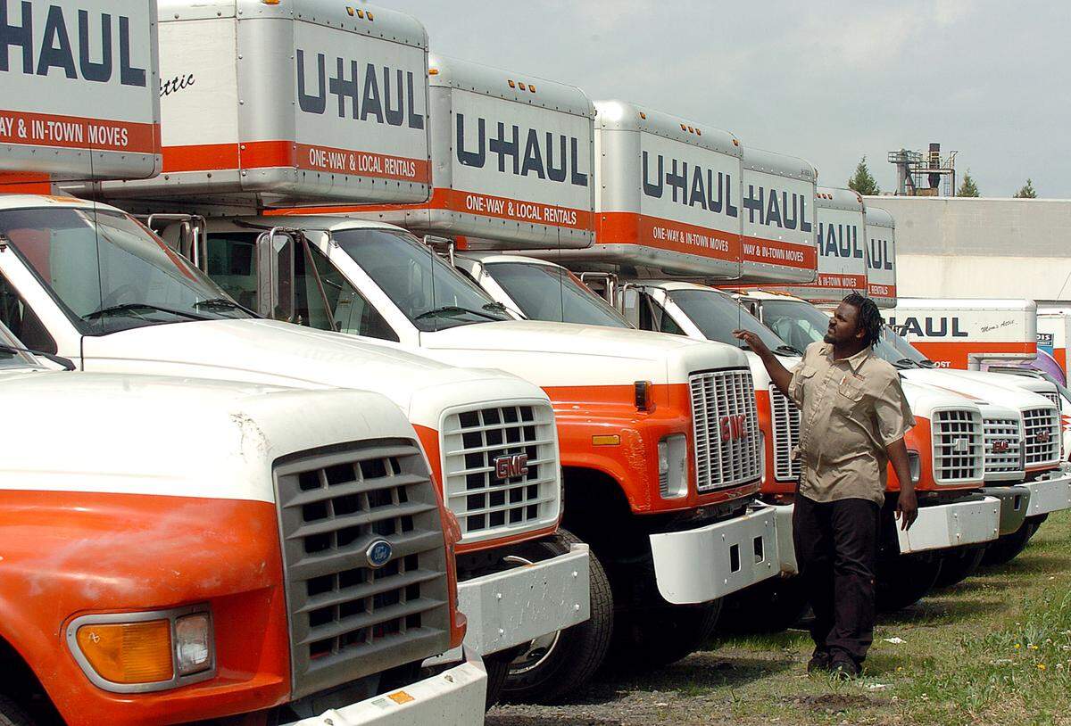 In this Charlotte Observer file photo, Terrell Williams walks along a line of returned U-Haul trucks at the South Boulevard U-Haul business. The Queen City remains a popular destination for movers and earned a spot among the Top 10 growth metros on U-Haul’s 2025 Growth Index.
