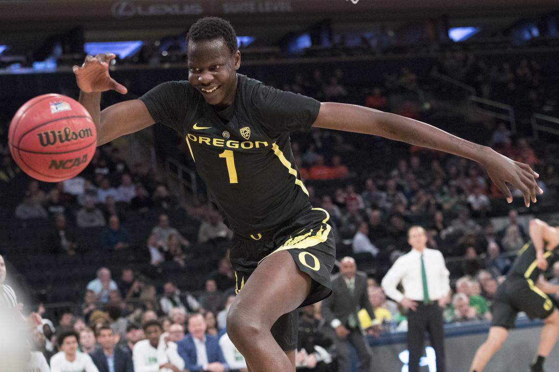Oregon center Bol Bol, the son of former NBA center Manute Bol, is preposterously long: 7-foot-2 height with a 7-7 wingspan.