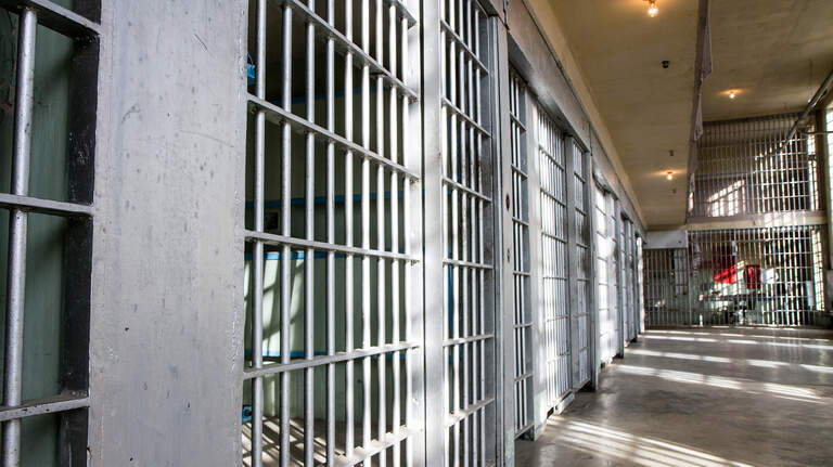 Peach County is accused of not treating a sick inmate who later died, lawsuit says